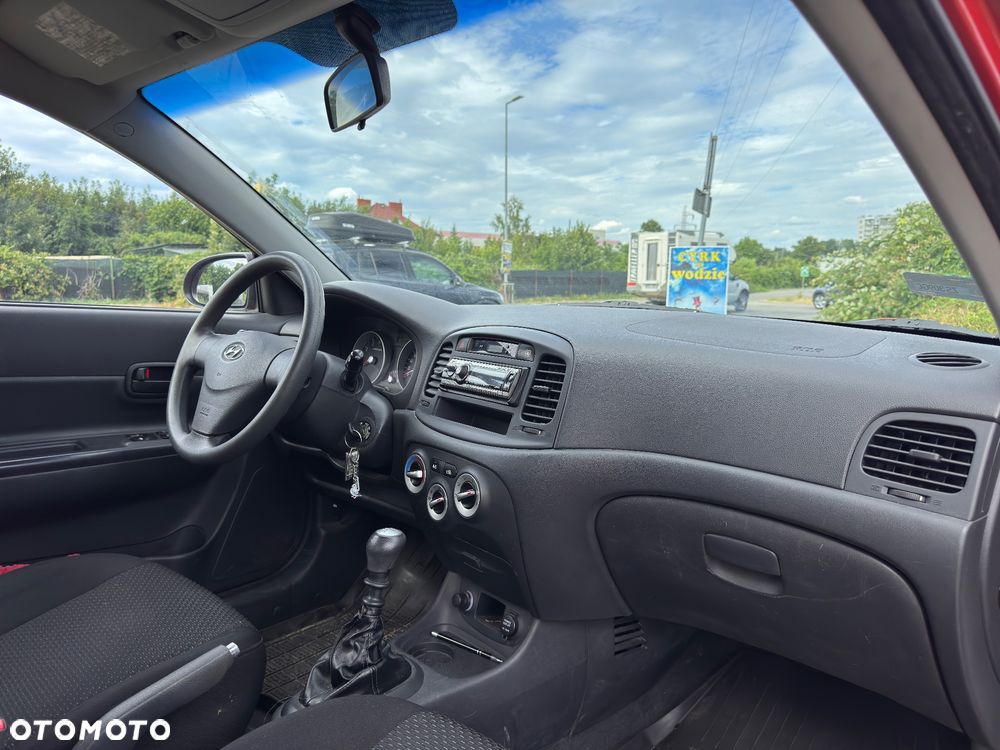 Hyundai Accent - 10