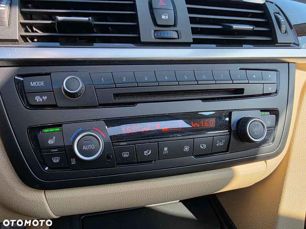 BMW Seria 3 318d DPF Touring Edition Exclusive - 11