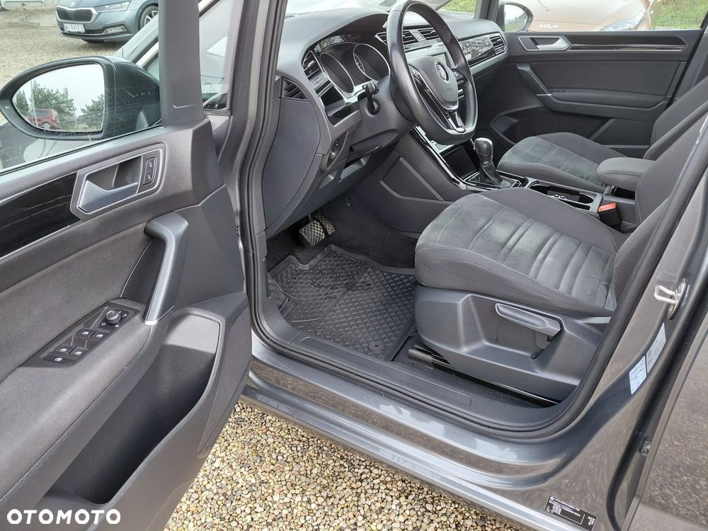 Volkswagen Touran - 22