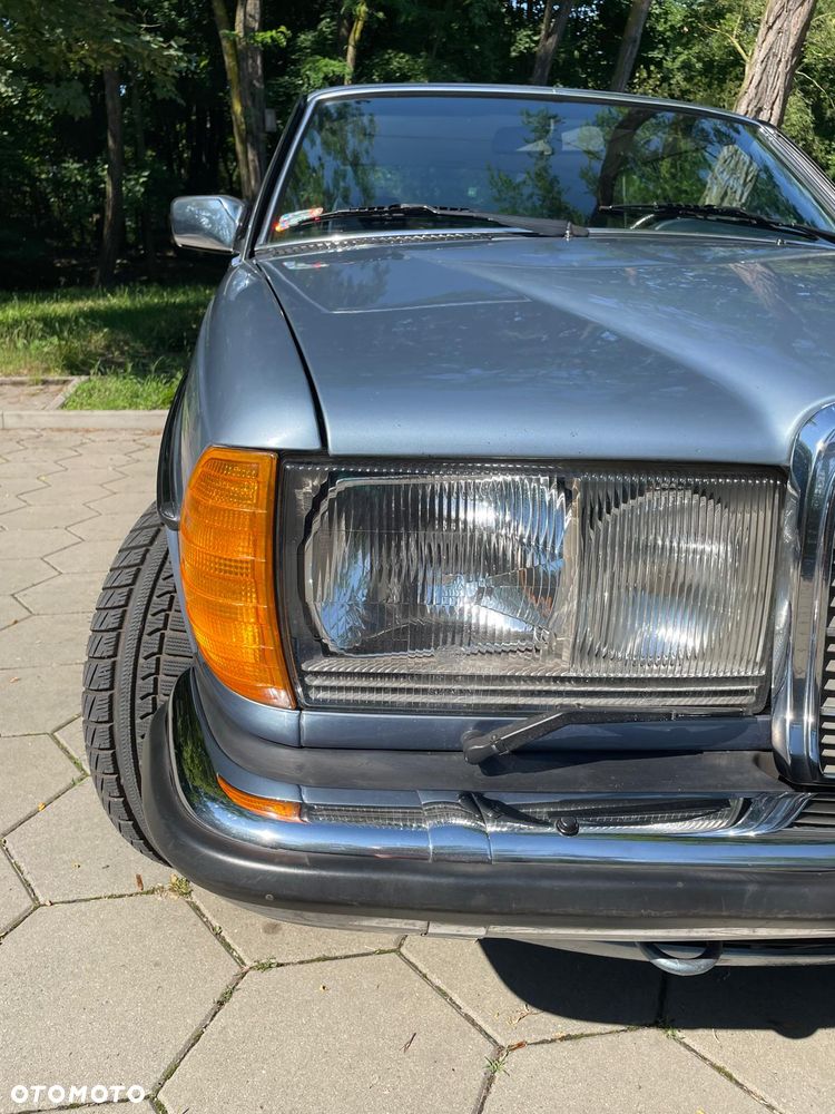 Mercedes-Benz W123 - 4