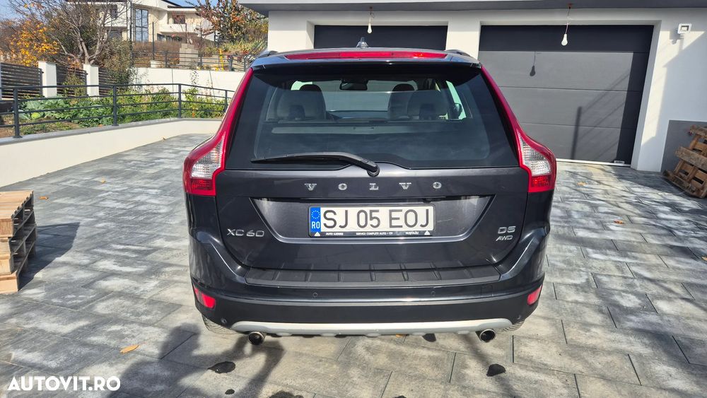 Volvo XC 60 D5 AWD Geartronic Summum - 8