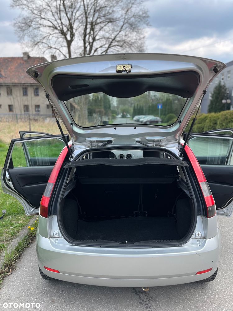 Ford Fiesta 1.4 Ghia - 23