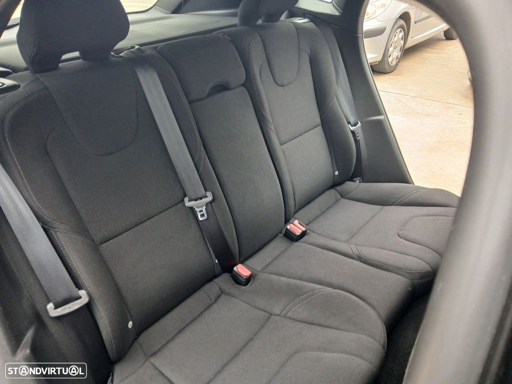 Volvo V40 2.0 D2 Momentum Geartronic - 11