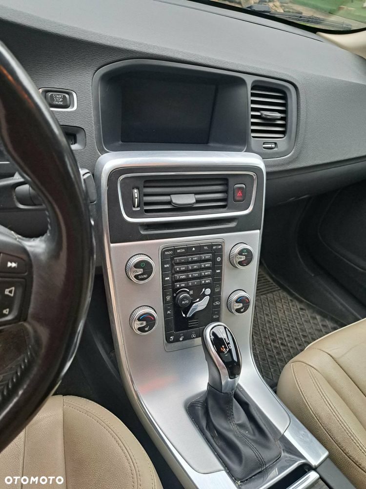 Volvo S60 T5 Drive-E Dynamic Edition (Kinetic) - 6