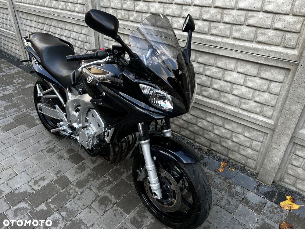 Yamaha FZS - 8