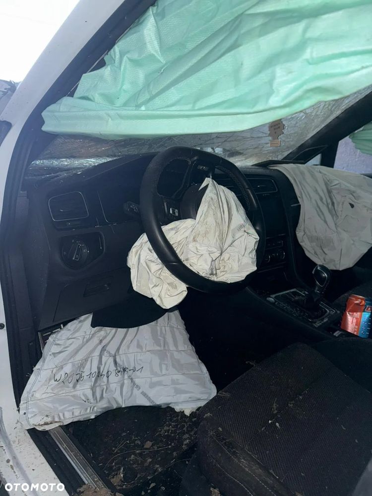 Volkswagen Golf R 4Motion (BlueMotion Technology) DSG - 9