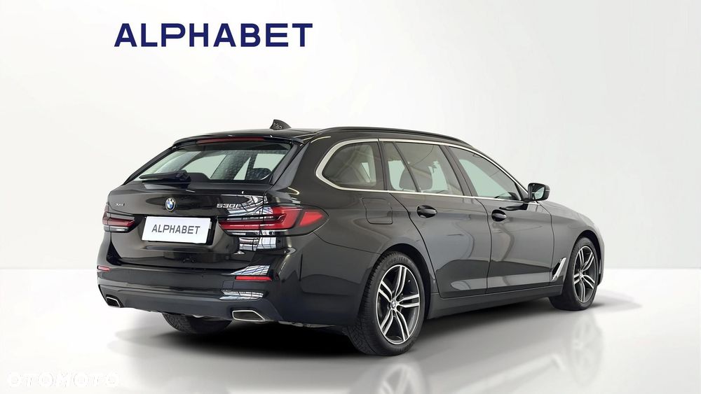 BMW Seria 5 530i xDrive mHEV - 9