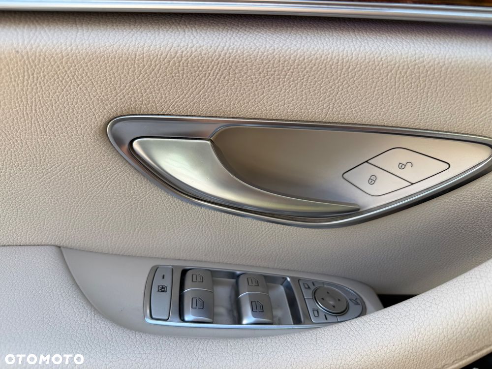 Mercedes-Benz Klasa E 300 9G-TRONIC - 19