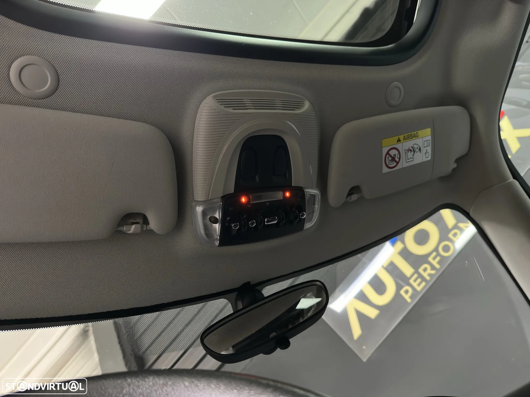 MINI 3 Portas One D - 32