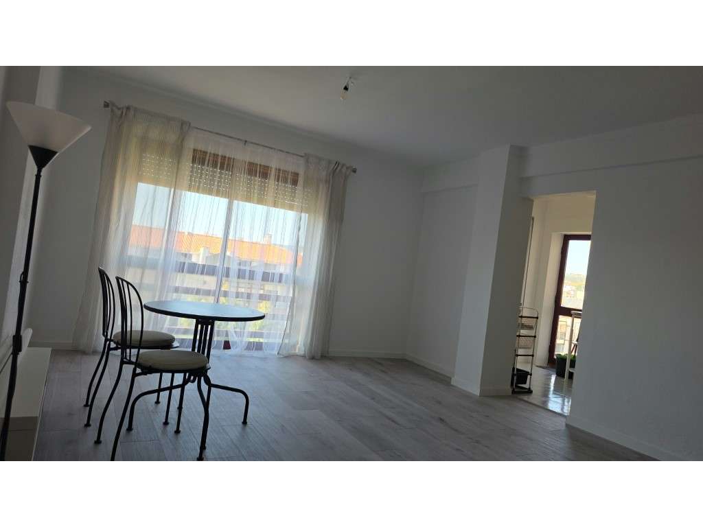 ARRENDA-SE APARTAMENTO T2 EM TAVAREDE - 750 €/MÊS - Grande imagem: 2/10