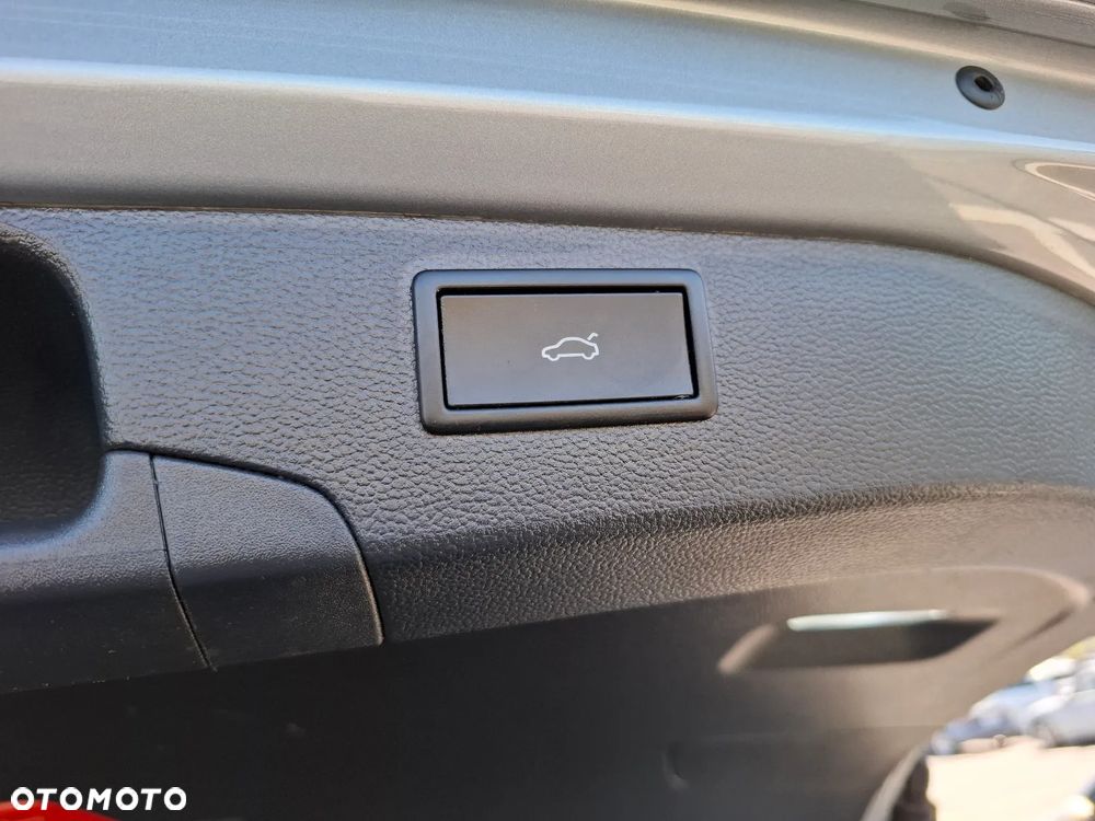 Volkswagen Passat Variant 2.0 TDI SCR DSG Elegance - 15