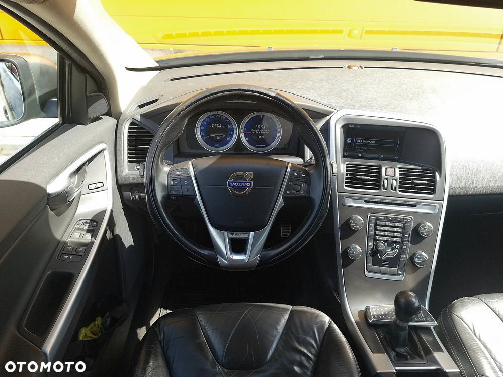Volvo XC 60 D4 RDesign - 24