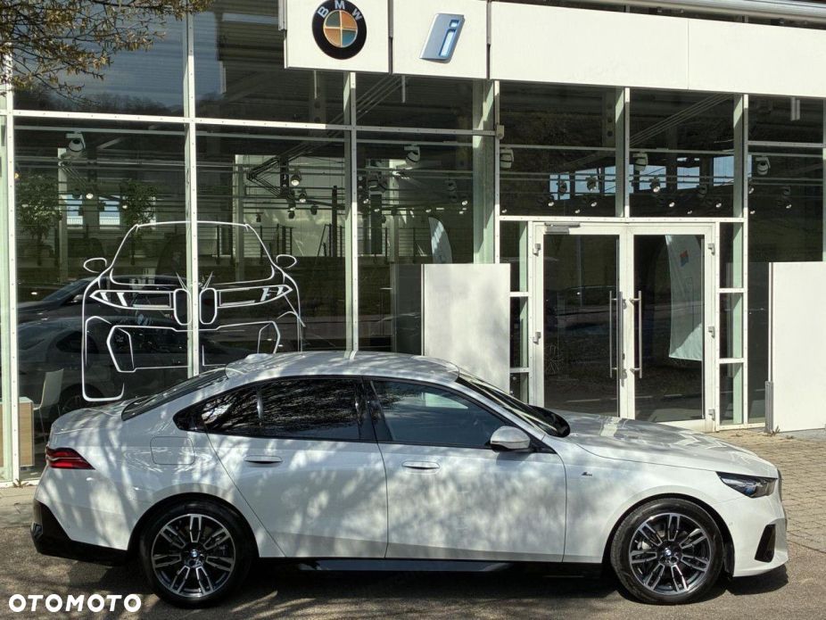 BMW Seria 5 520i mHEV M Sport - 3