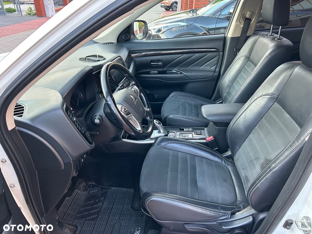 Mitsubishi Outlander - 12