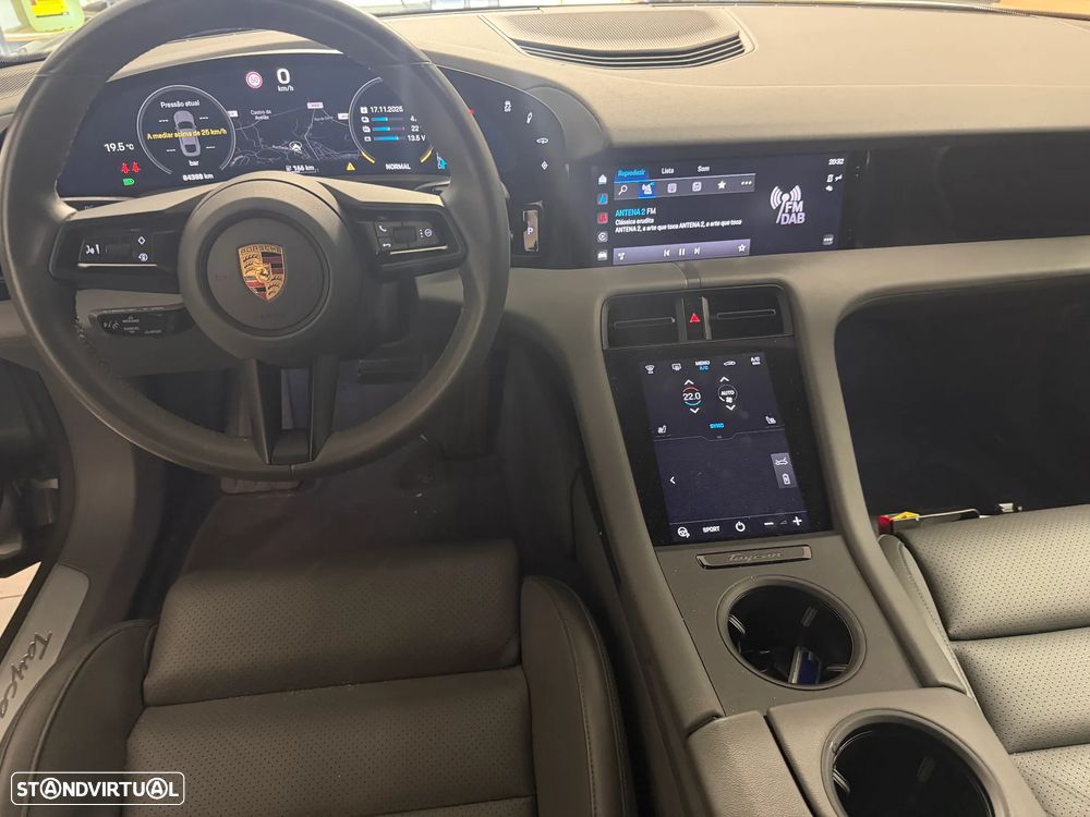 Porsche Taycan 4S - 11