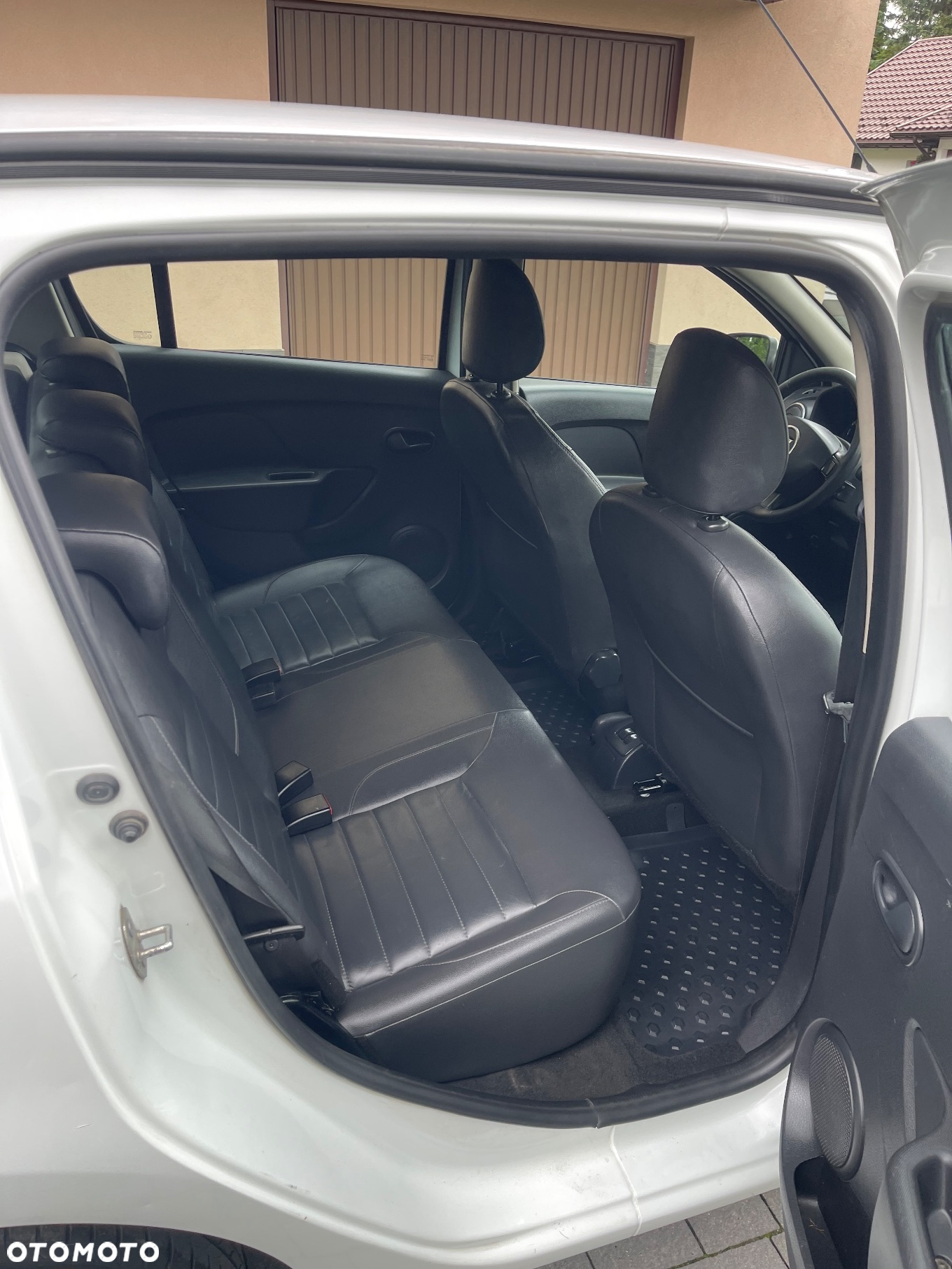 Dacia Sandero 0.9 TCe Laureate S&S EU6 - 10