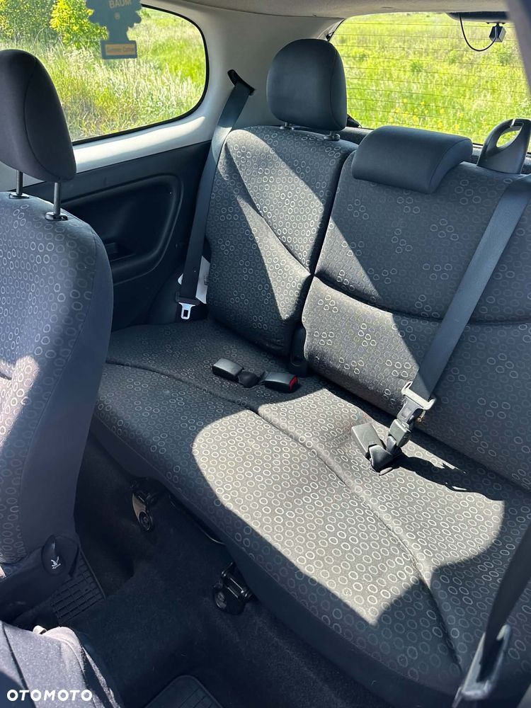 Toyota Yaris 1.0 Base - 7