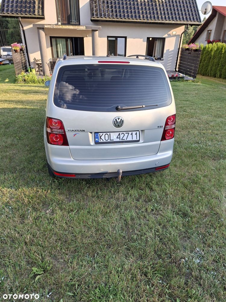 Volkswagen Touran - 4