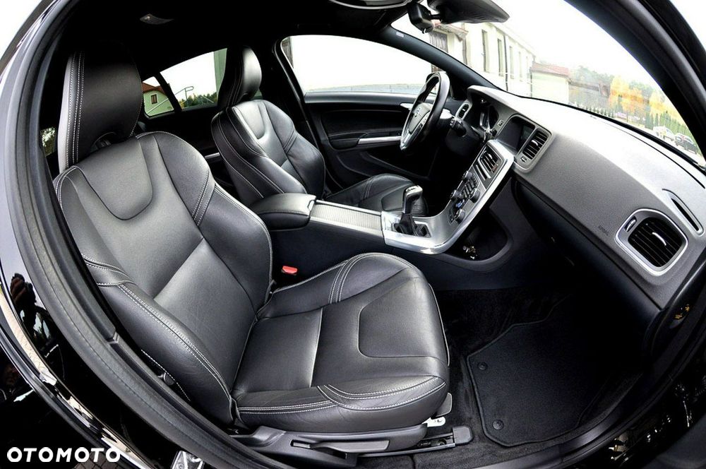 Volvo V60 D3 Drive-E Momentum - 22