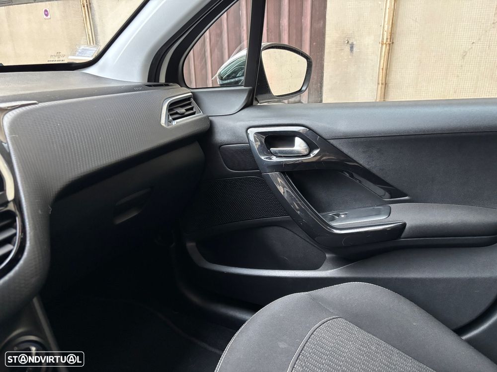 Peugeot 208 1.2 PureTech Style - 11