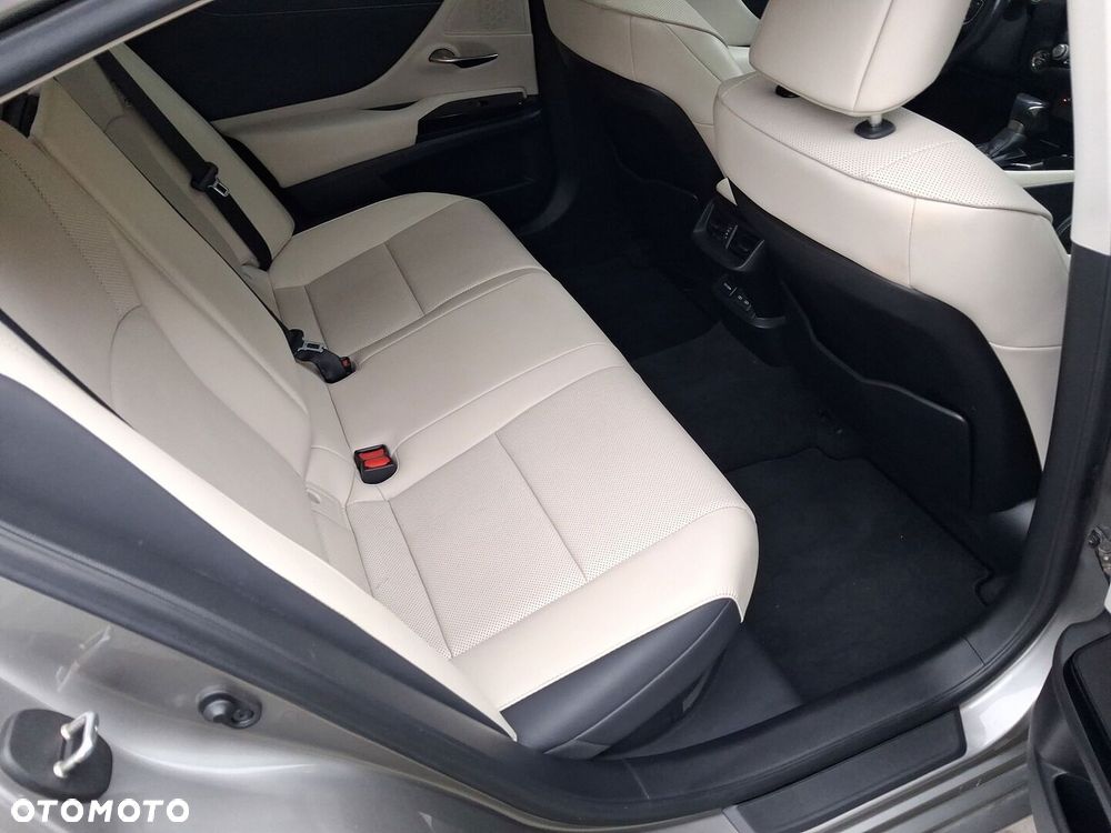 Lexus ES 300h Business Edition - 23