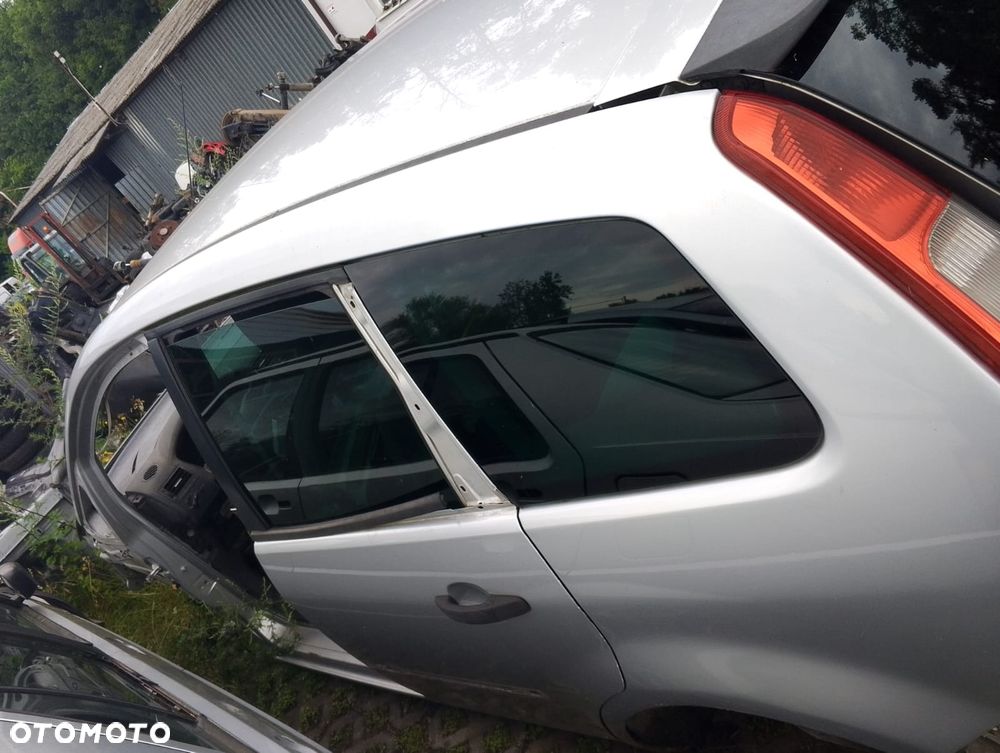 Ford Focus C-Max (03-06r.) 1.6D 119KM. Silnik DV6 Skrzynia MTX75 lakier O3 - Moondust Silver (Metallic). Cały na części GWARANCJA !!!!  Przód Tył Zestaw Komplet Drzwi Klapa Zderzak Błotnik Maska Grill Atrapa Szyba Pas Lampa Lusterko Boczki Fotel Kanapa Kokpit Deska Rozdzielcza Przełącznik Włącznik Sterownik Przewody Wiązka Instalacja Moduł Komputer Czujnik Listwa Pompa Alternator Wtryski Głowica Rozrusznik Kompresor Sprzęgło Dwumas Silnik Skrzynia ABS Klimatyzacji Paliwa Wspomagania Kolektor Turbina Przepustnica Zawór Chłodnica Koło Hak Belka Sanki Zawieszenie Mcpherson Półoś Amortyzator Wydech Tłumik Zacisk Most - 4