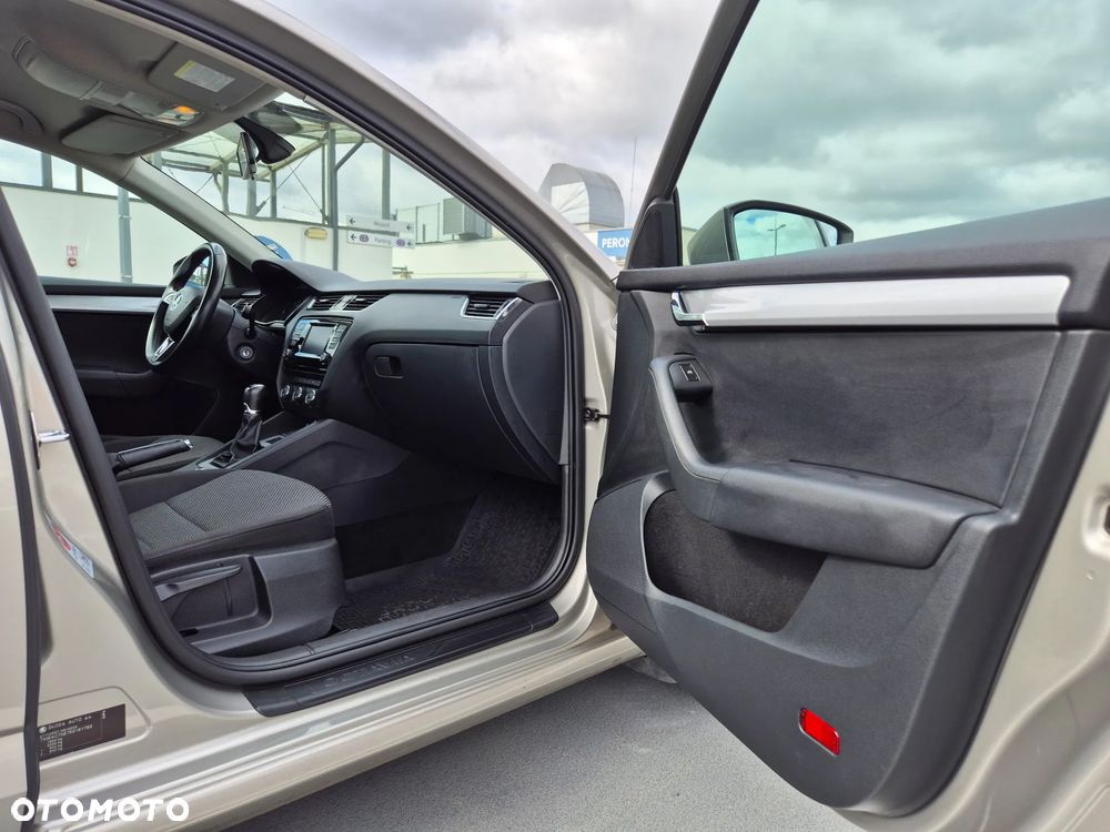 Skoda Octavia 1.4 TSI Ambition - 38