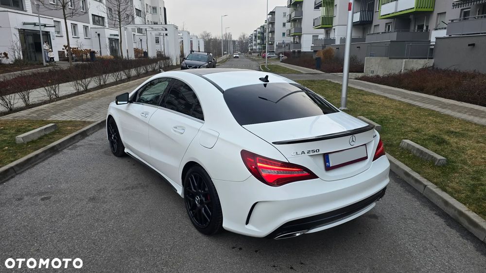 Mercedes-Benz CLA 250 4Matic 7G-DCT AMG Line - 12