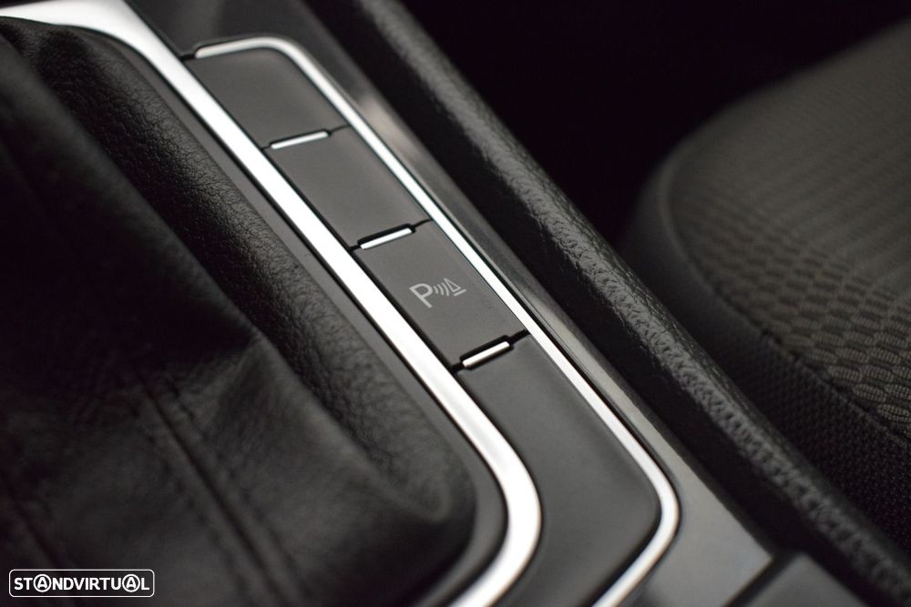 VW Golf Variant 1.6 TDi R-Line DSG - 16