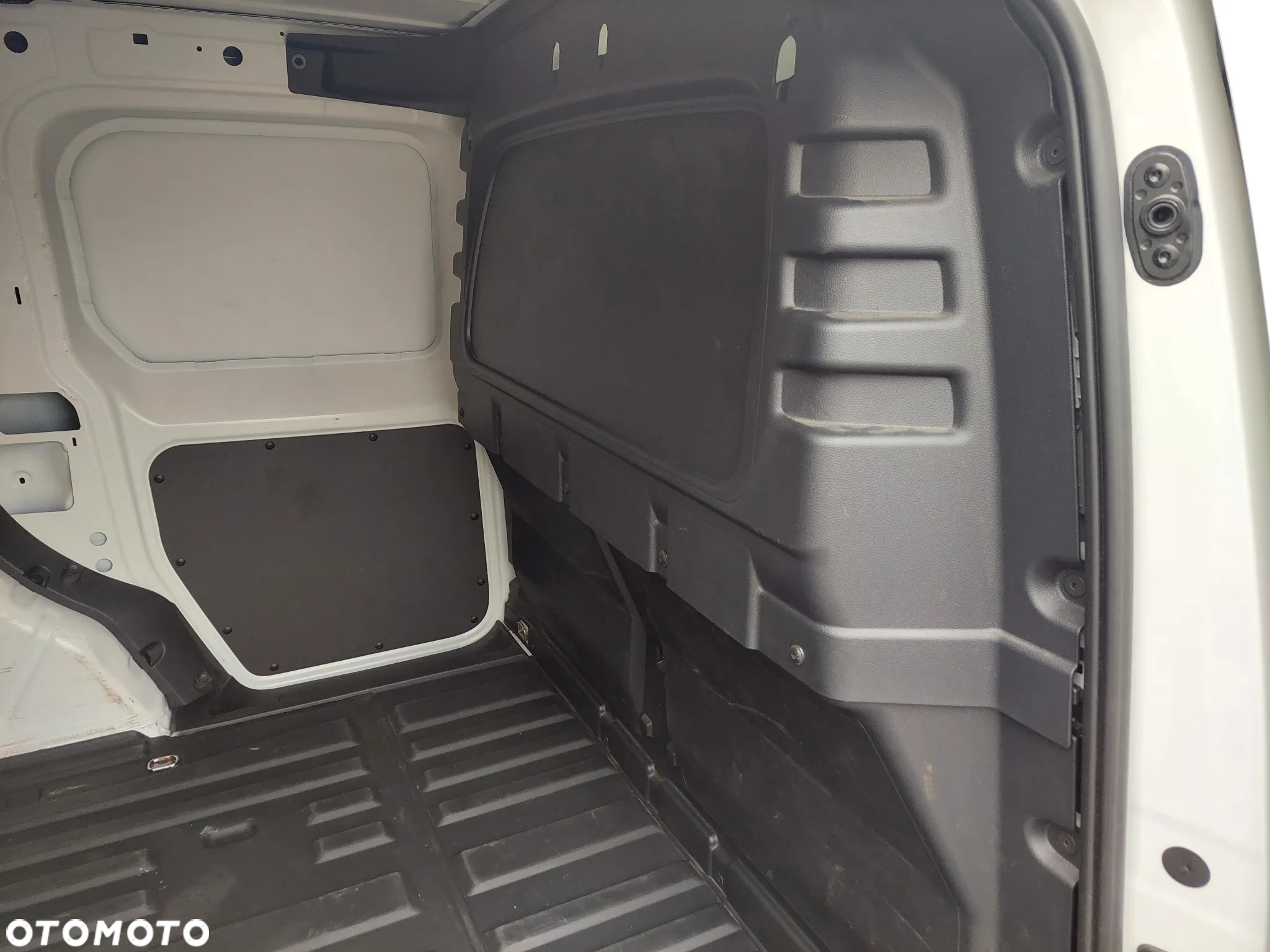 Volkswagen Caddy - 23