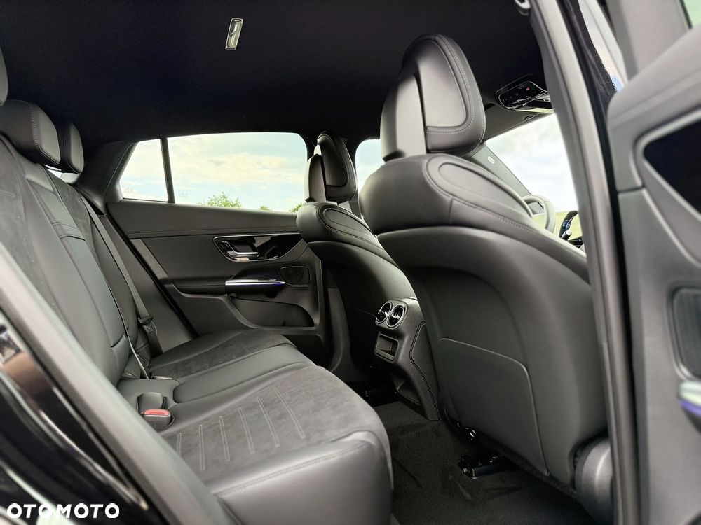 Mercedes-Benz GLC - 32