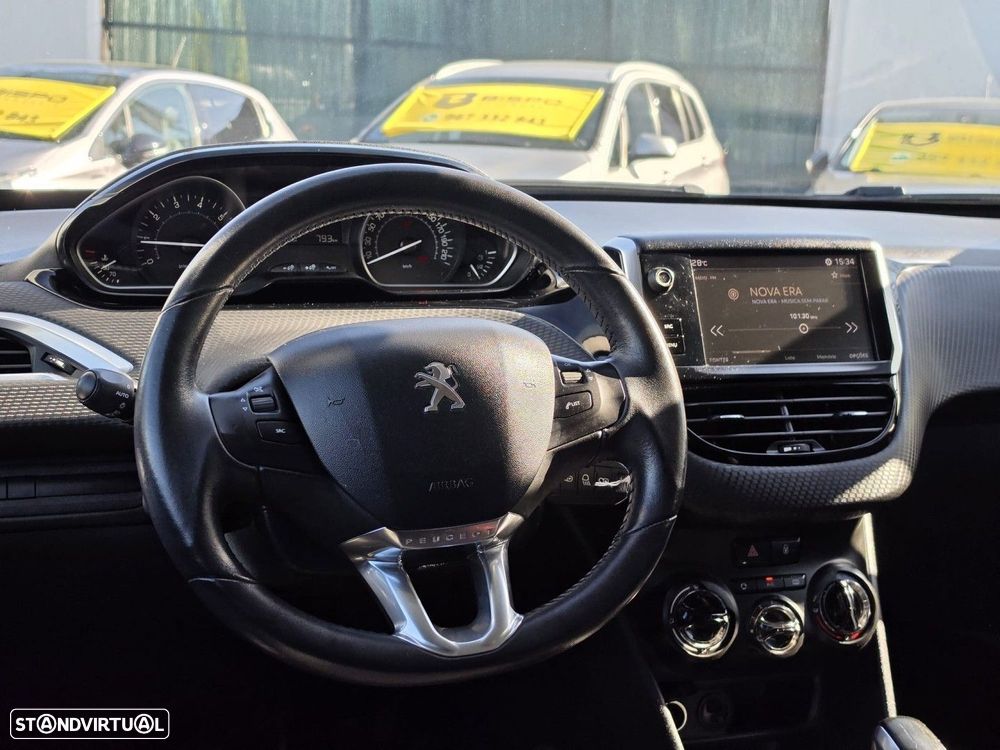 Peugeot 2008 1.2 PureTech Style - 12