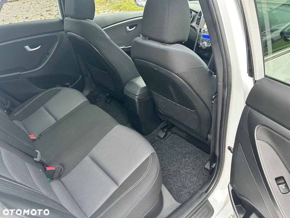 Hyundai i30 1.6 CRDi BlueDrive Premium - 19