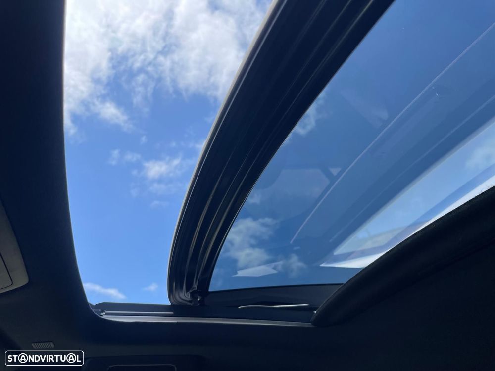 Lexus UX 250h Sport (Ecrã 12.3) - 32