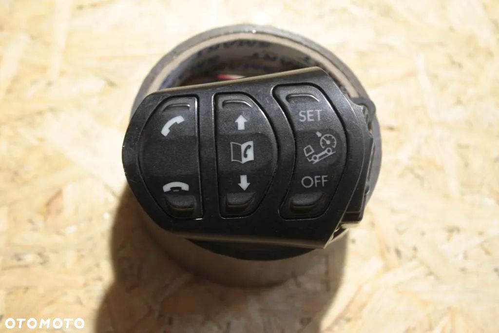 # DAF XF 105 PRZEŁĄCZNIK WŁĄCZNIK WYŁĄCZNIK PRZYCISK PRZYCISKI PANEL STEROWANIA KIEROWNICY - 1