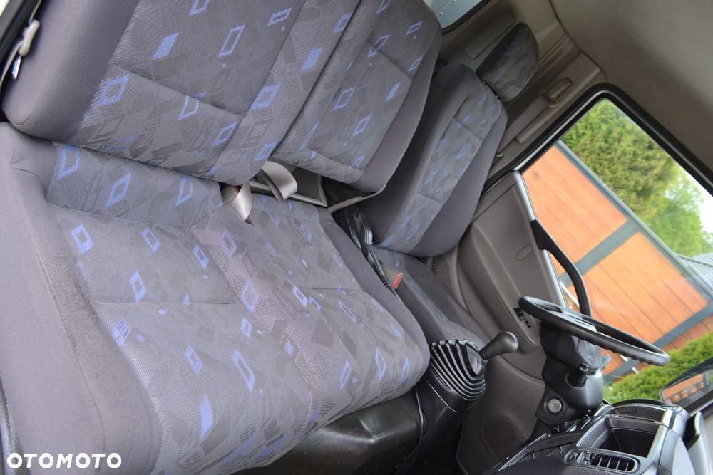 Renault Maxity - 30