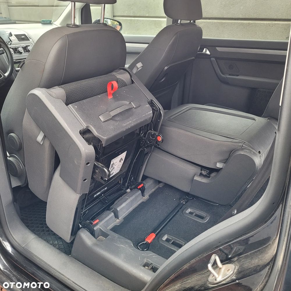 Volkswagen Touran - 14