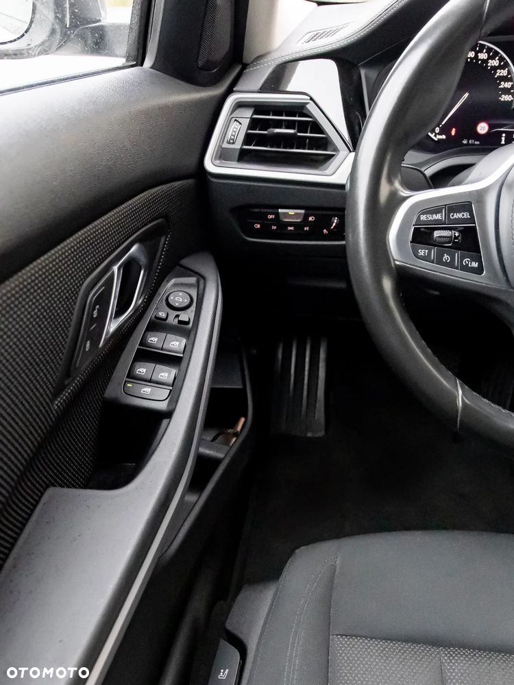 BMW Seria 3 318d M Sport - 22
