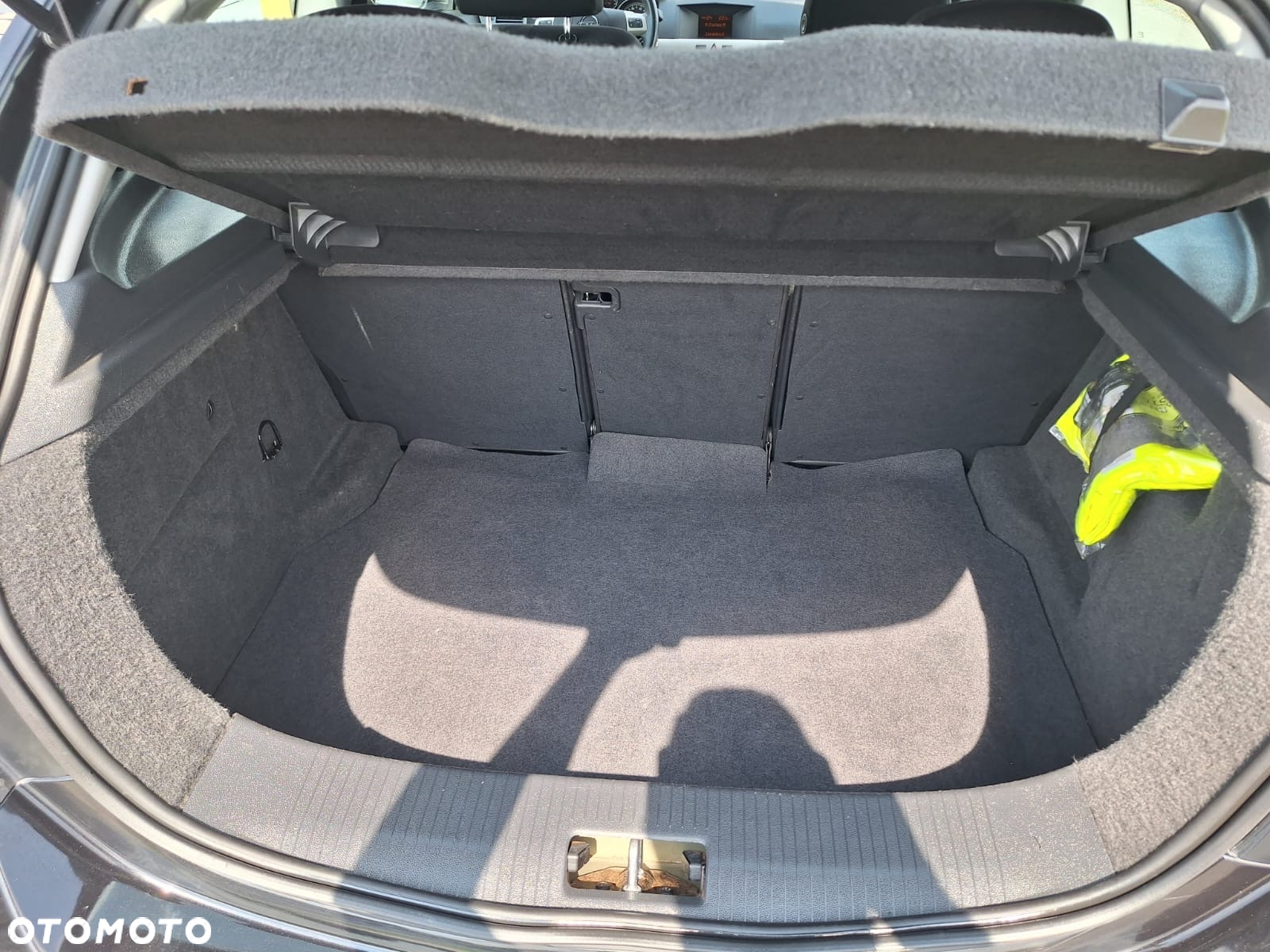 Opel Astra GTC 1.6 - 11