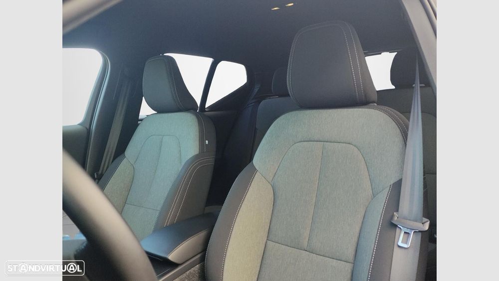 Volvo XC 40 2.0 B3 Black Edition - 11