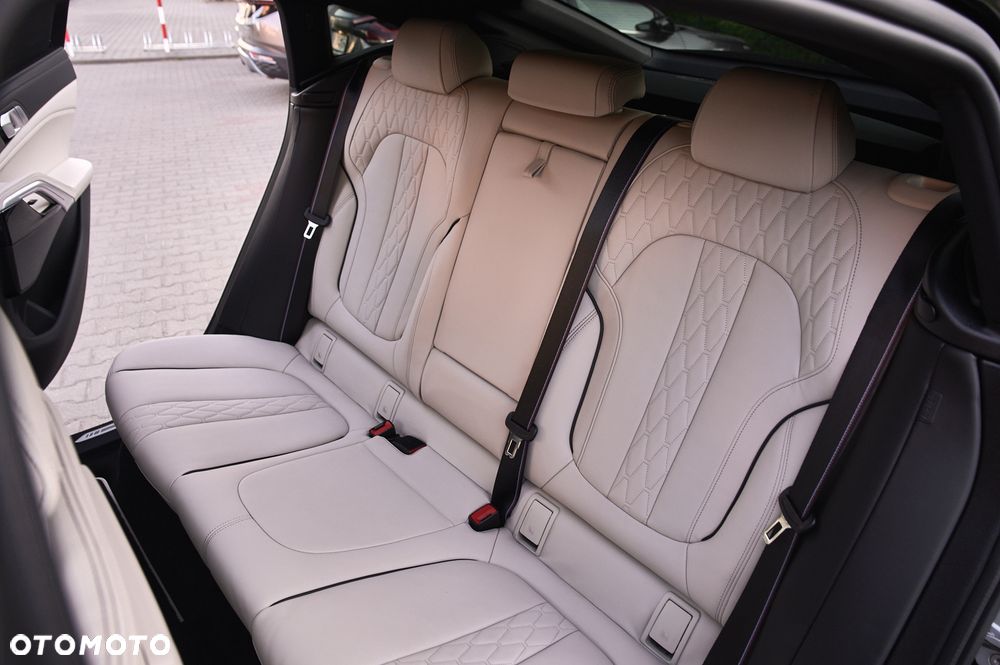 BMW X6 xDrive40d mHEV - 22