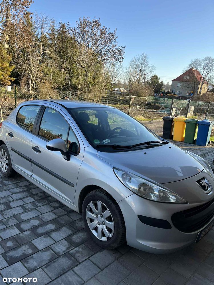 Peugeot 207 - 1