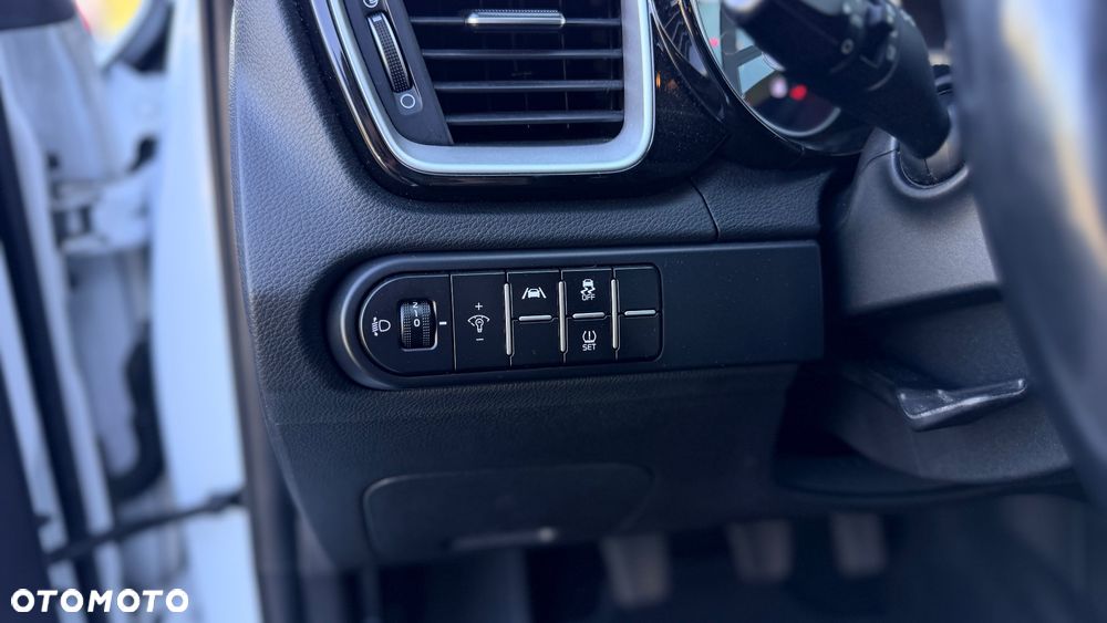 Kia Ceed - 11