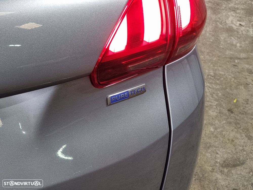 Peugeot 2008 1.2 PureTech Allure - 32