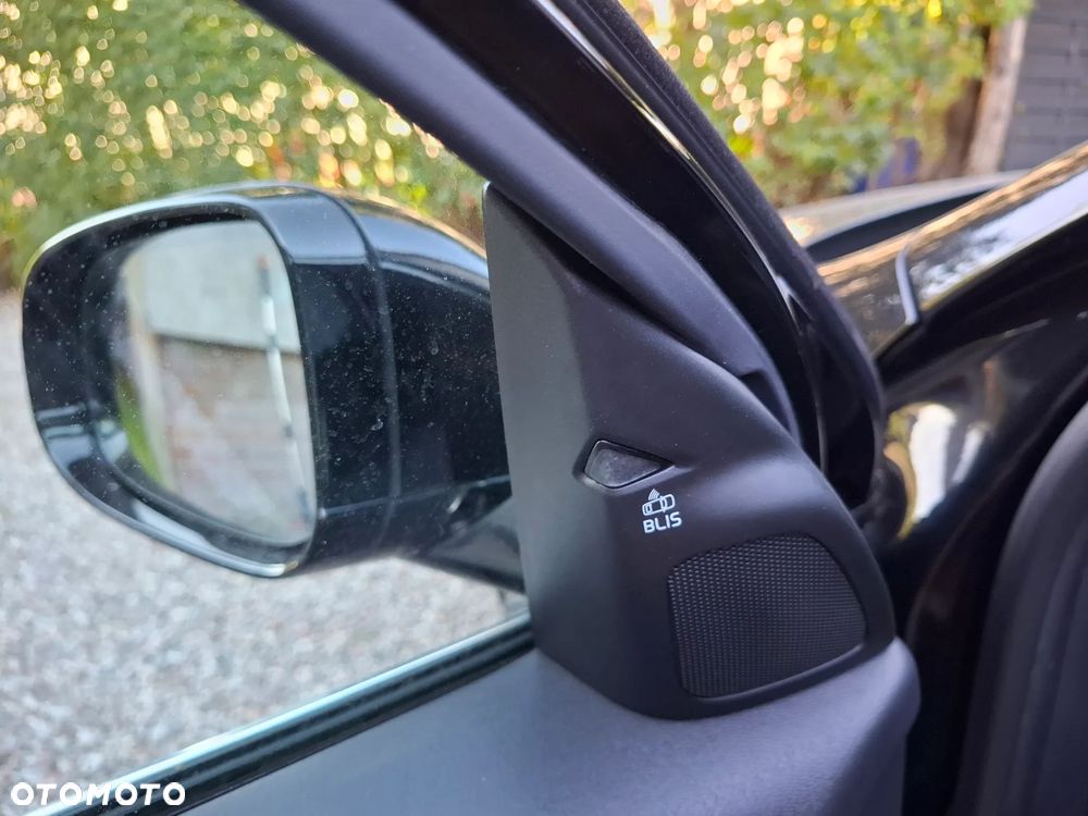 Volvo V60 D6 AWD Plug-in Hybrid R-Design Summum - 13