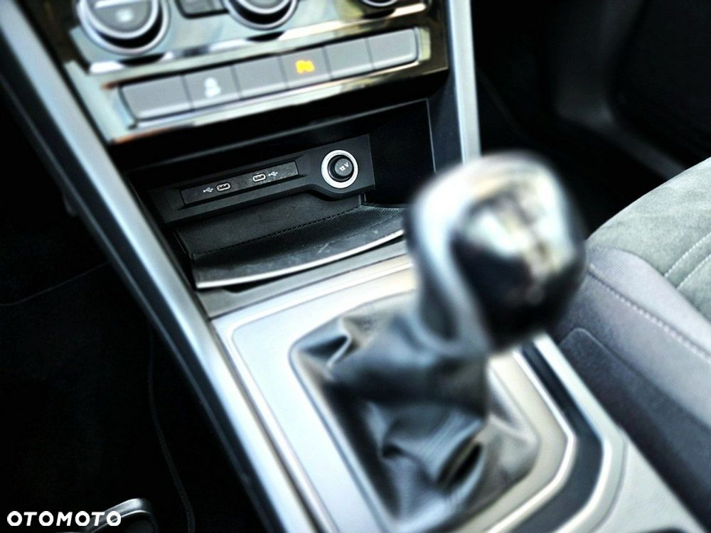 Volkswagen Touran - 17