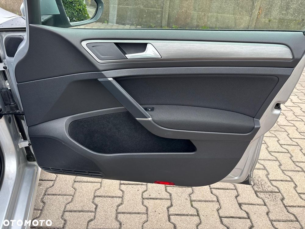 Volkswagen Golf - 24