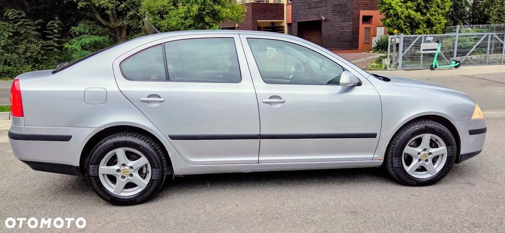 Skoda Octavia 2.0 TDI Elegance DSG - 4