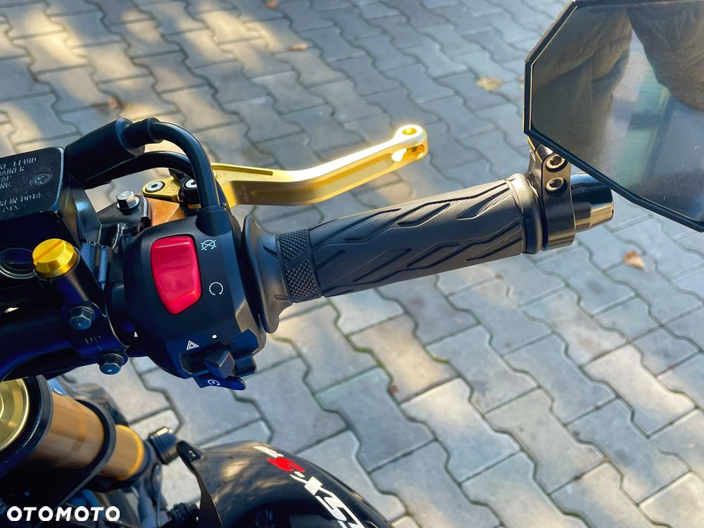 Suzuki GSX - 18