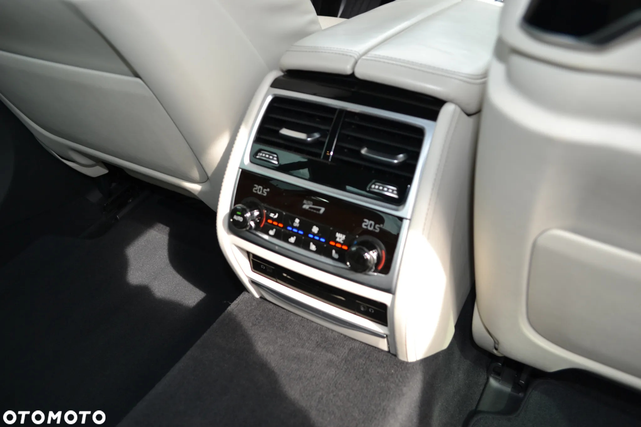 BMW Seria 7 750Ld xDrive - 14